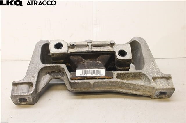 Motorfeste til Mercedes GLA 2014-2020 (X156) (X156) (A2462402517|)