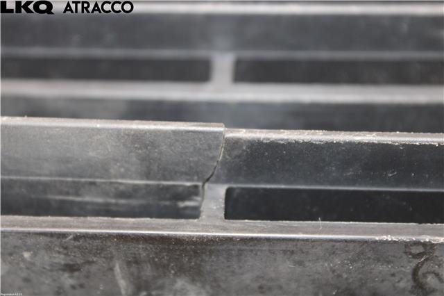 Grill midt til Peugeot 2008 2013-2019 (Type I)  (9678059480|)