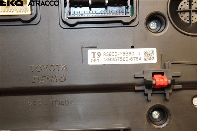 Instrumentpanel til Toyota Yaris Cross (SUV) 2021-->>  (83800F5B60|)