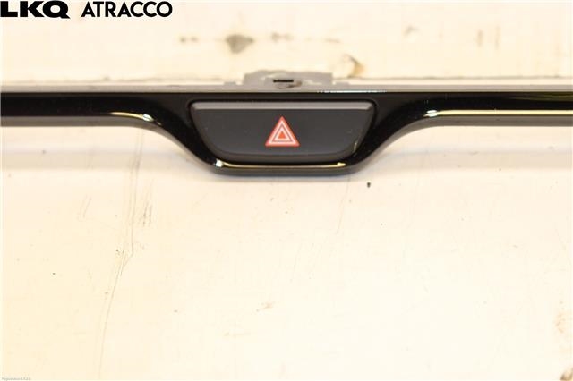 Bryter nødblink til Toyota Yaris Cross (SUV) 2021-->>  (843320D220|)