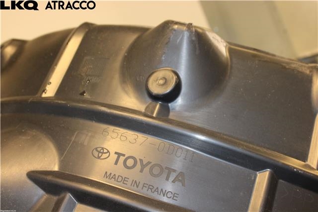 Skjerm locari venstre foran til Toyota Yaris Cross (SUV) 2021-->>  (656370D011|)