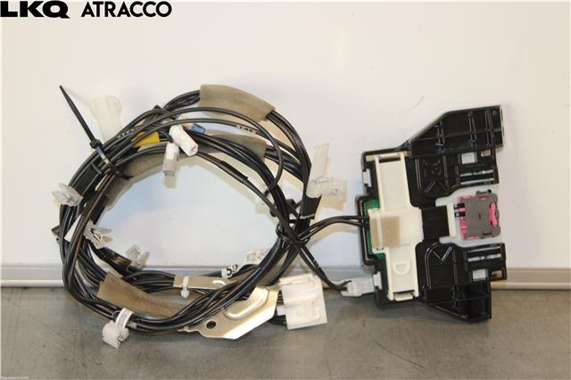 Diverse deler til Toyota Yaris, 2020-->> (Type IV)  (86101K0500)
