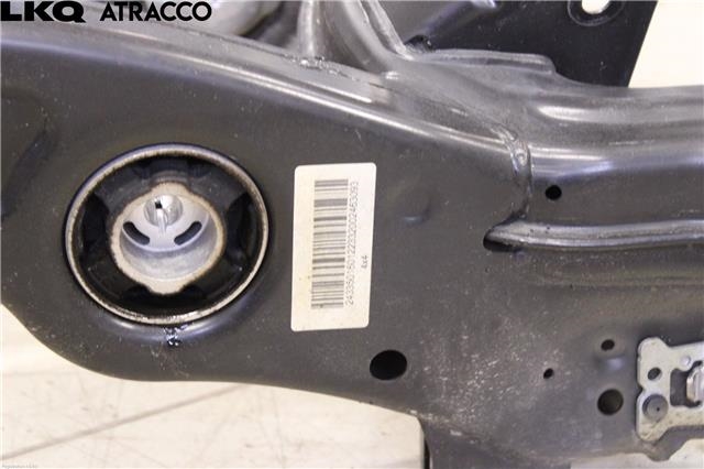 Travers bak til Mercedes EQB 2022-->>  (A2433501601|)