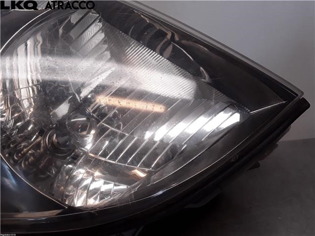 Frontlykt venstre halogen til Toyota Land Cruiser 120 2002-2009  (811706A061|)