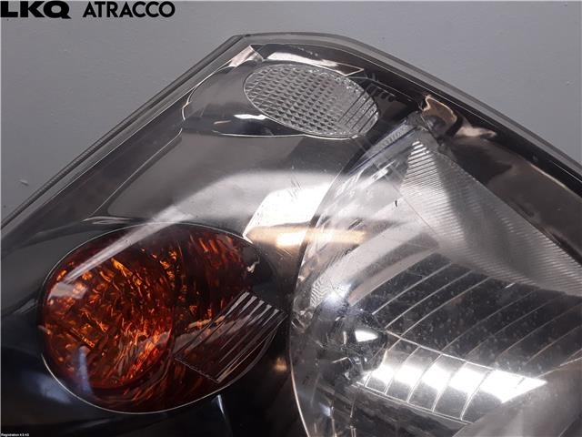 Frontlykt venstre halogen til Toyota Land Cruiser 120 2002-2009  (811706A061|)