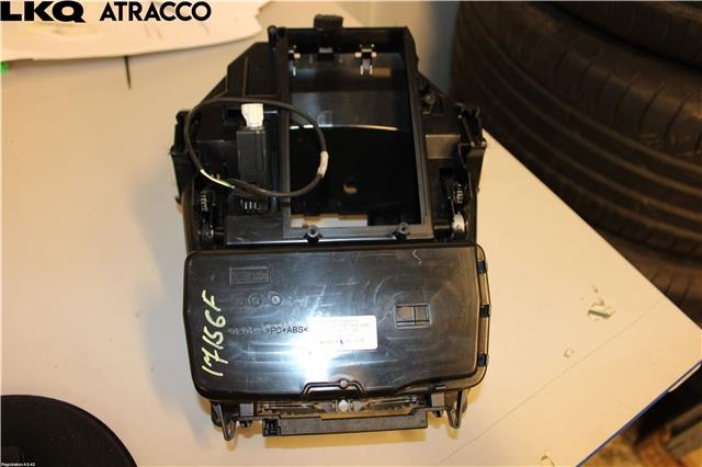 Dashbord koppholder til Mercedes C-Klasse 2018-2021 (Fase 2) (W205) (W205) (A2056806811|)