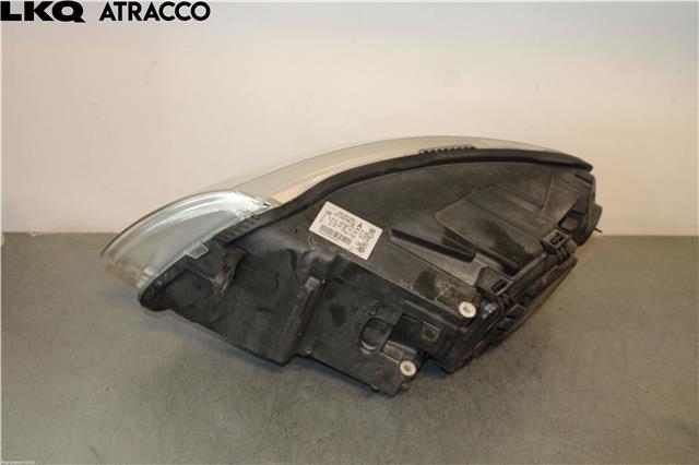 Frontlykt høyre halogen til Audi A6 2005-2008 (Type III, Fase 1) (C6) (C6) (4F0941004EA|)