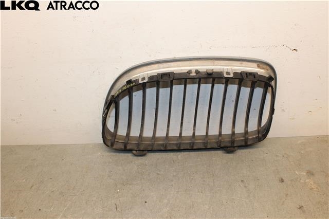 Grill høyre til BMW 1-Serie 2004-2011 (E81/E82/E87/E88) (E81/E82/E87/E88) (51137077130|)