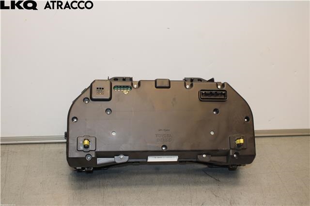 Instrumentpanel til Toyota Avensis 2009-2015 (Type III, Fase 1)  (8380005K92|)