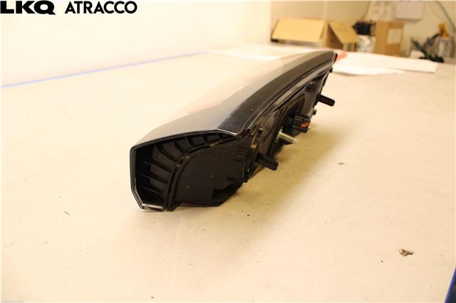 Baklykt venstre indre til Peugeot 2008 2019-->> (Type II) (9825957580|)