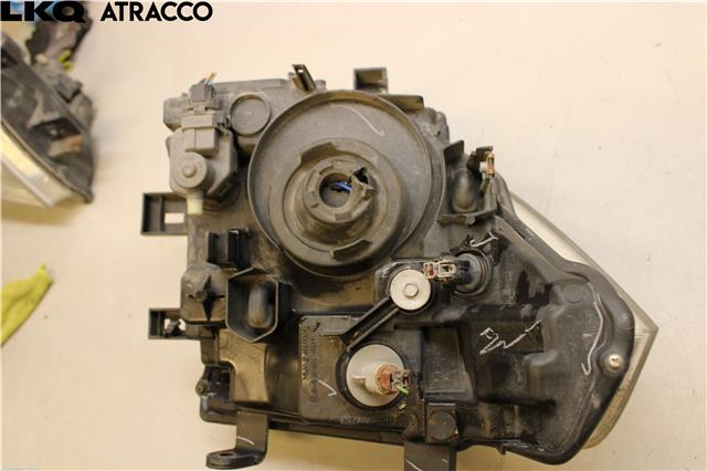 Frontlykt venstre halogen til Nissan Navara 2005-2010 (Fase 1) (D40) (D40) (26060EB40A|)