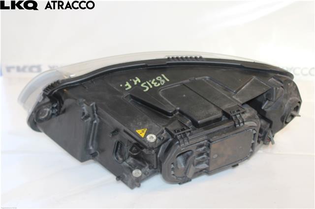Frontlykt høyre halogen til Audi A6 2005-2008 (Type III, Fase 1) (C6) (C6) (4F0941030FF|)