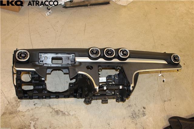 Dashbord til Mercedes C-Klasse 2021-->> (W206) (W206) (A2066800601|)