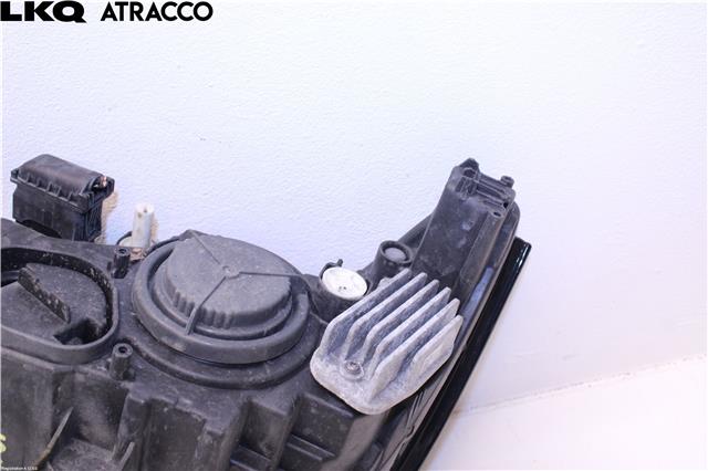 Frontlykt høyre halogen til BMW i3 2013-2022  (90118324|)