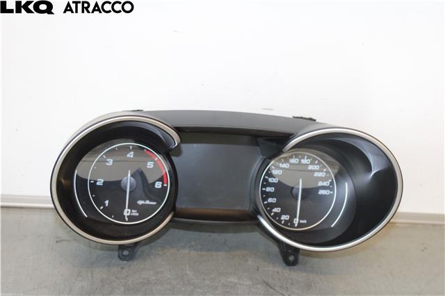 Instrumentpanel til Alfa Romeo Giulia, 2016-->>  (50559571)