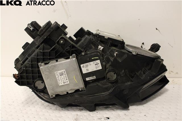 Frontlykt venstre halogen til VW Passat 2015-2019 (Fase 1) (B8) (B8) (3G1941113A|)