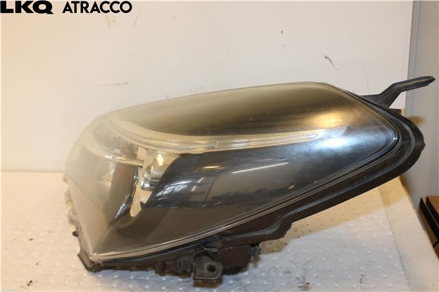 Frontlykt venstre halogen til Toyota Yaris 2012-2014 (Type III, Fase 1)  (811700DA50|)