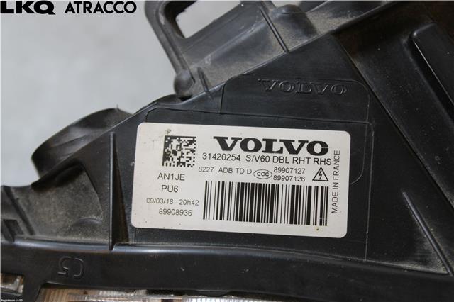 Frontlykt høyre halogen til Volvo V60/V60 CC 2013-2018 (Type I, Fase 2)  (31698819|)