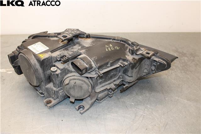 Frontlykt venstre halogen til MG MG4 2022-->>  (8K0941005C|)
