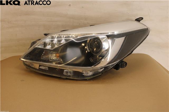 Frontlykt venstre halogen til Toyota Yaris 2012-2014 (Type III, Fase 1) (811700D500|)