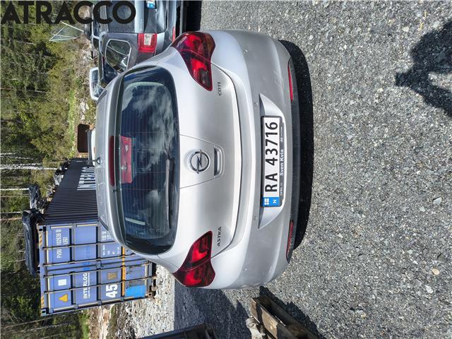 Opel Astra J 2010-2015 , Motorkode: A17DTJ, Girkassekode: Manuell