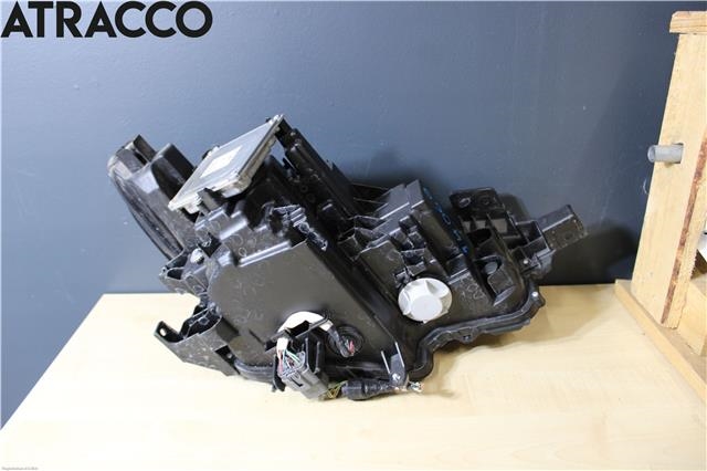 Frontlykt venstre halogen til Mazda 3 2016-2019 (Type III, Fase 2)  (BHR251041B|)