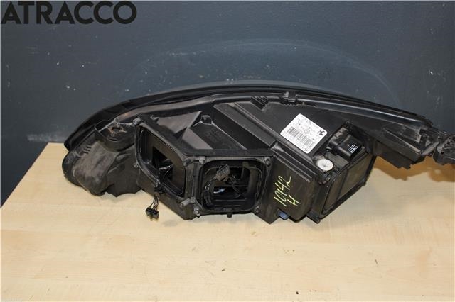 Frontlykt høyre halogen til Peugeot 308 2013-2021 (Type II) (9677832380|)