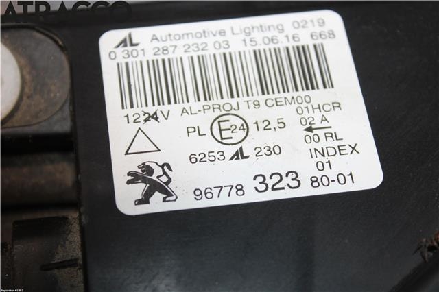 Frontlykt høyre halogen til Peugeot 308 2013-2021 (Type II) (9677832380|)