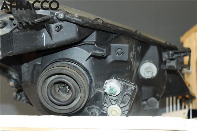 Frontlykt venstre halogen til Toyota Yaris 2012-2014 (Type III, Fase 1)  (811700D470|)