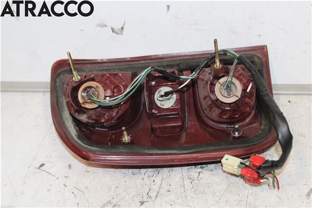 Baklykt høyre til Toyota RAV4 2000-2006 (Type II)  (8155142040|)