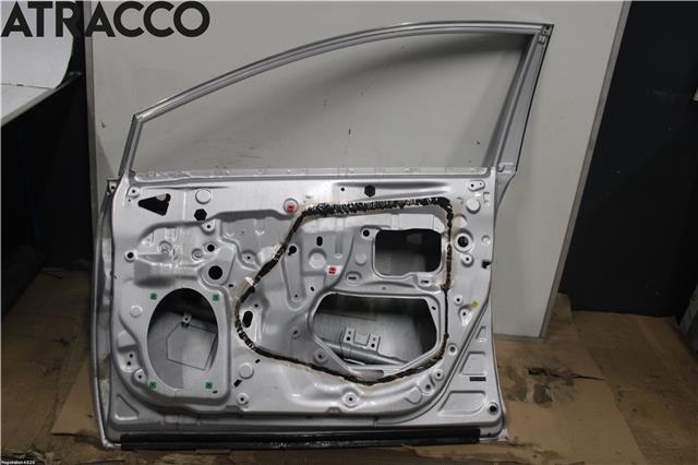 Dør høyre foran til Toyota Avensis 2009-2015 (Type III, Fase 1)  (6700105070|)