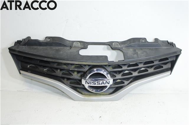 Grill midt til Nissan NV200, 2010-2019  (62312BJ00H)