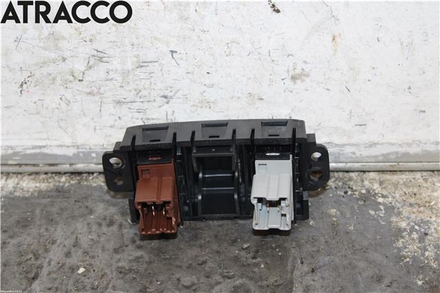Bryter setevarme til Nissan Navara 2016-->> (D23) (D23) (255003TA1A|)