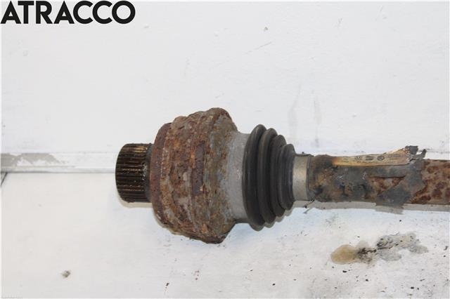 Drivaksel høyre bak til Audi A8 2010-2013 (Type III, Fase 1)  (8R0501204D|)