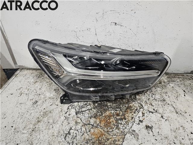 Frontlykt høyre halogen til Volvo XC40, 2018-2024  (31655999)