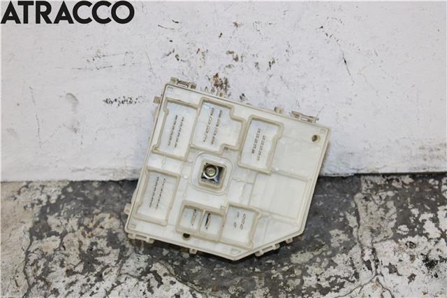 Sikringsboks til Toyota RAV4 2000-2006 (Type II)  (8272142020|)