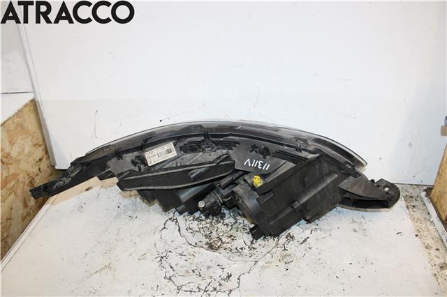 Frontlykt venstre halogen til Peugeot 2008 2013-2019 (Type I)  (9825313980|)