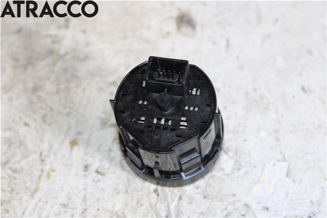 Bryter lys til Toyota Hilux 2020-->>  (842230K010|)