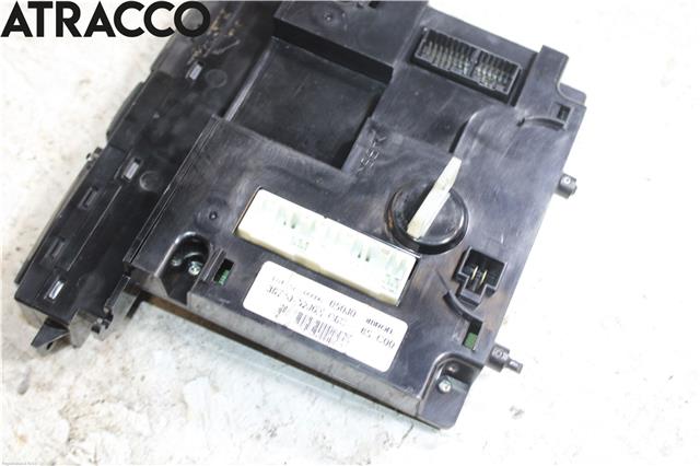 Bryter nødblink til Suzuki Grand Vitara 1998-2005 (Type II)  (3677052J20|)
