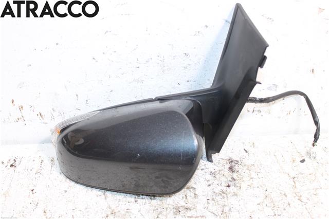 Speil venstre til Toyota Yaris 2012-2014 (Type III, Fase 1)  (879400D590|)