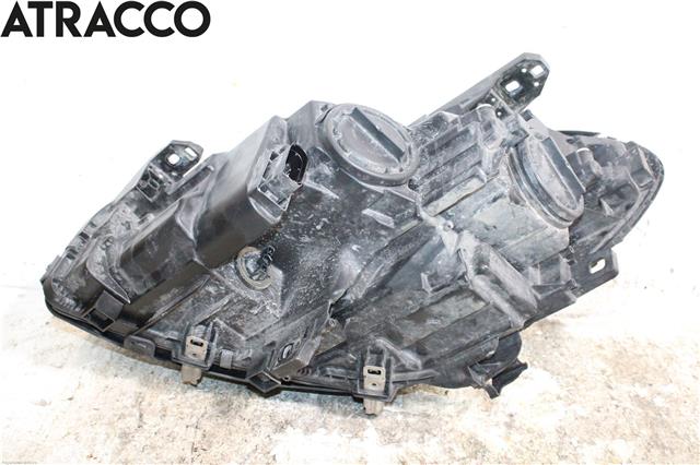 Frontlykt høyre halogen til Mercedes B-Klasse 2011-2018 (W246) (W246) (A2468205461|)