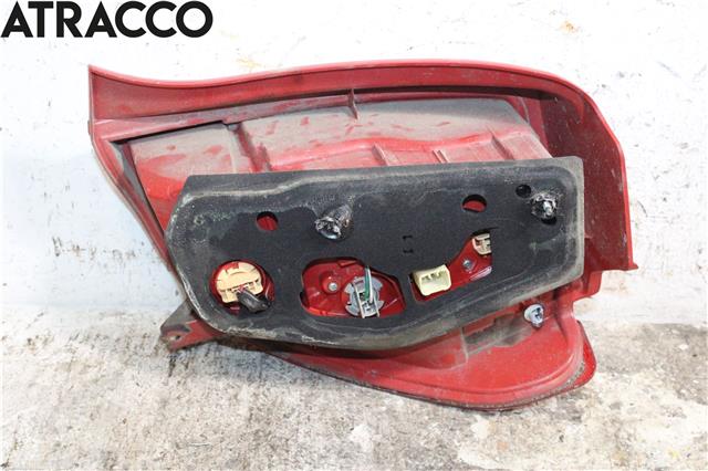 Baklykt venstre til Toyota Urban Cruiser 2009-2014  (8156152720|)