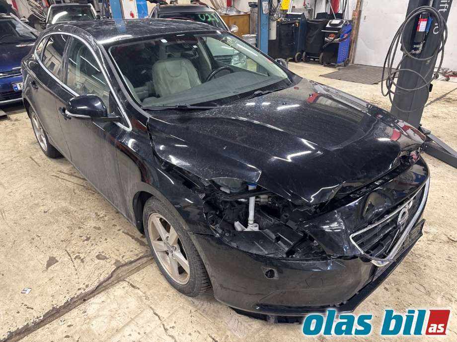 Volvo V40 2012-2019 , Motorkode: D4162T, Girkassekode: 