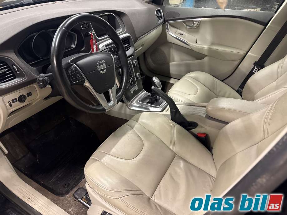 Volvo V40 2012-2019 , Motorkode: D4162T, Girkassekode: 