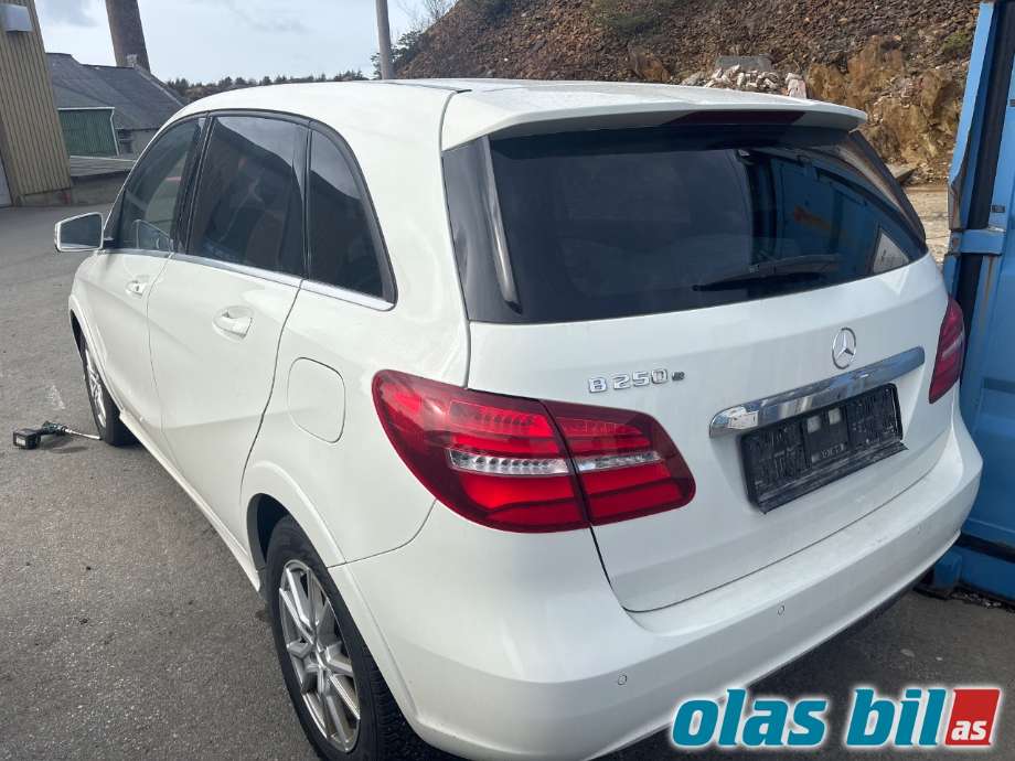Mercedes B-Klasse 2011-2018 (W246) (W246), Motorkode: EM780.990, Girkassekode: 