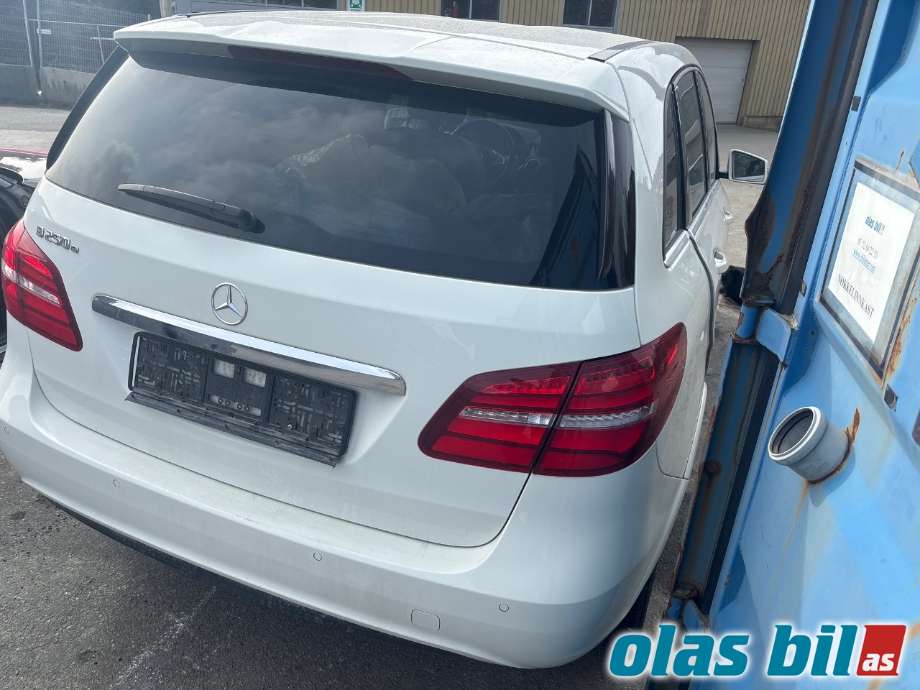Mercedes B-Klasse 2011-2018 (W246) (W246), Motorkode: EM780.990, Girkassekode: 