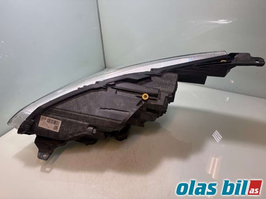 Frontlykt høyre halogen til Ford C-Max 2015-2019 (Type II, Fase 2)  (FORD|2011246||F1CB-13W029-CC)