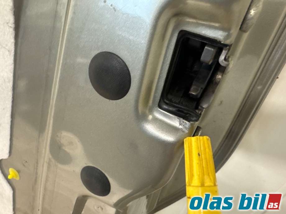 Dør høyre foran til Opel Vivaro A 2006-2014  (OPEL|91159904|93194148|)