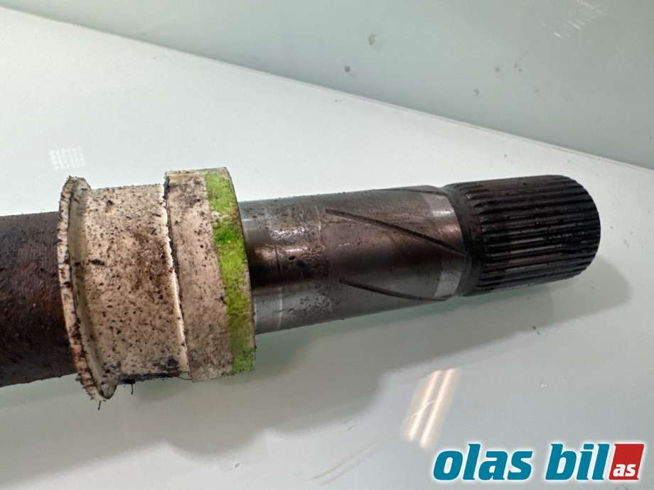 Drivaksel høyre foran til Opel Vivaro A 2006-2014  (OPEL|93856308|93169667|)