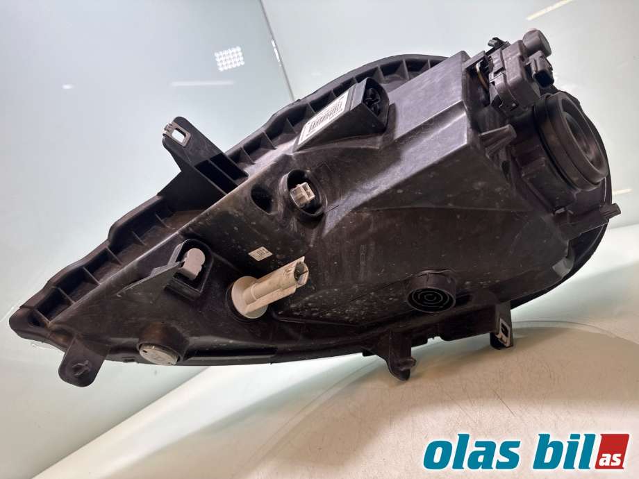 Frontlykt høyre halogen til Renault Trafic 2006-2014  (RENAULT|8200701356||89313989)